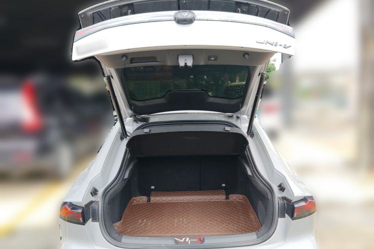 Used CHANGAN UNI-V 2022 2.0T Leading-Speed Edition Trunk