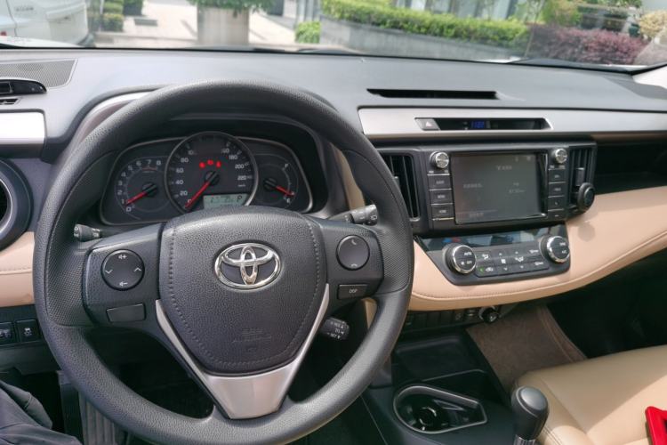 Used Toyota RAV4 2016 2.0L CVT Two-Wheel Drive Fashion Edition China V Standard