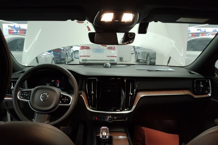 Used Volvo S60 2023 B4 Zhiyuan Luxury Edition
