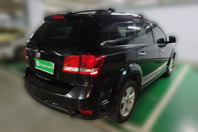 Used Fiat Freemont 2012 2.4L Luxury Edition Rear Right 45 Deg