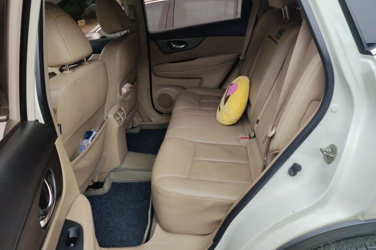 Used Nissan X-Trail 2015 2.0L CVT Comfort MAX Edition 2WD