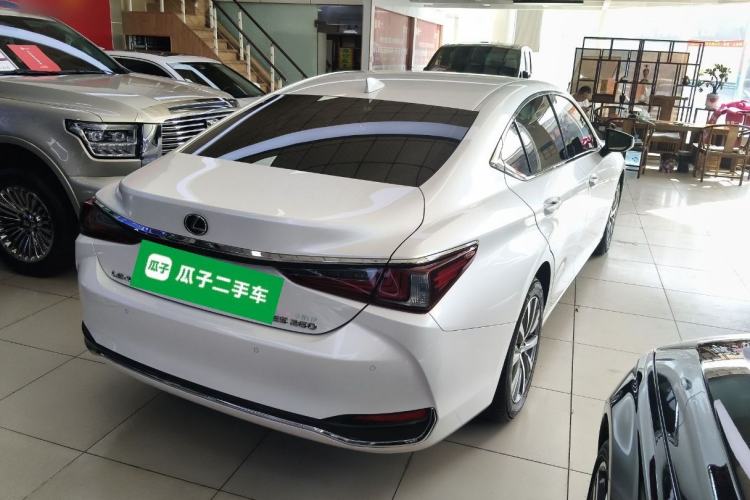 Used Lexus ES 2020 260 Excellence Edition Rear Right 45 Deg