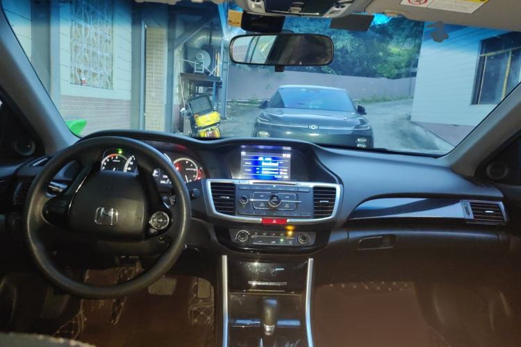 Used Honda Accord 2016 2.0L Comfort Edition Center Console