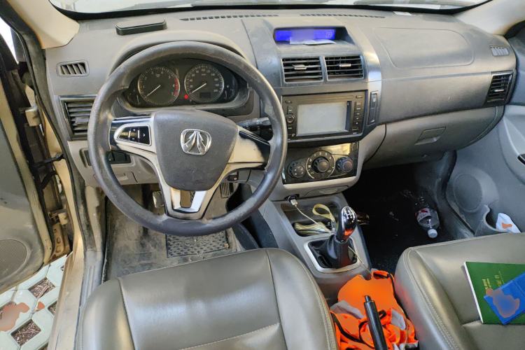 Used BAIC Weiwang M20 2014 1.5L Comfort Version BJ415B Center Console