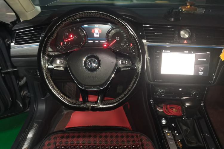 Used Volkswagen Phideon 2016 380TSI Two-Wheel-Drive Luxury Edition
