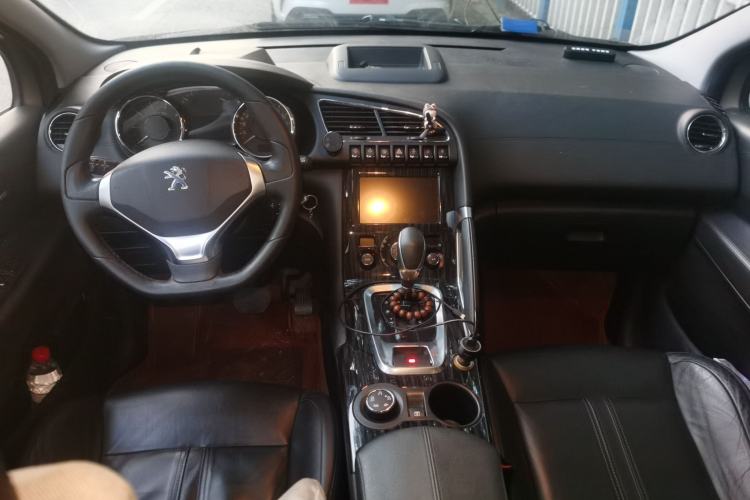 Used Peugeot 3008 2015 1.6THP Automatic Prestige Edition Center Console