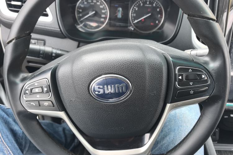 Used SWM X7 2016 1.5T Manual Luxury Edition 7 Seats Steering Wheel