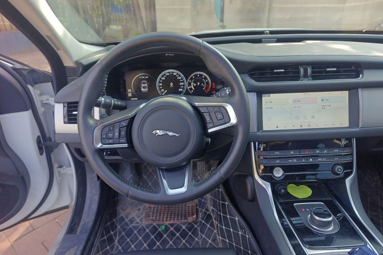 Used Jaguar XFL 2021 XFL 2.0T P200 Two-Wheel-Drive Elite Luxury Edition Steering Wheel