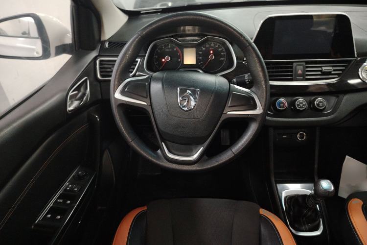 Used Baojun 310 2017 1.5L Manual Fashion Model Steering Wheel