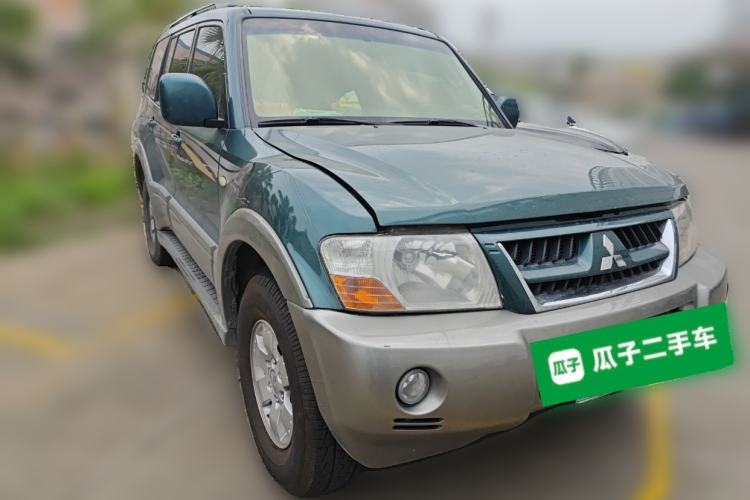 Used Mitsubishi Pajero 2011 V73 3.0L AT GLX Front Right 45 Deg