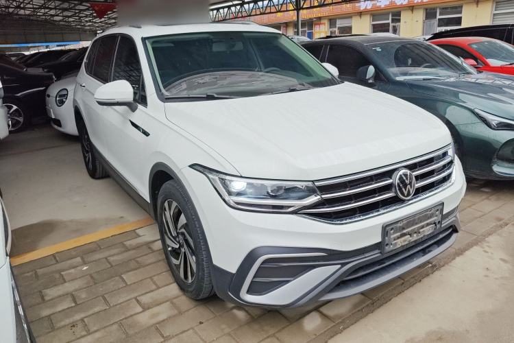 Used Volkswagen Tiguan L 2022 330TSI Automatic Two-Wheel Drive Smart Edition Front Right 45 Deg