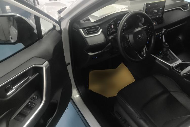 Used Toyota Wildlander 2020 2.0L CVT Two-Wheel Drive Luxury Edition Driver Seat