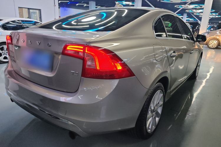 Used Volvo S60 2016 S60L T4 Zhiyuan Edition Rear Right 45 Deg