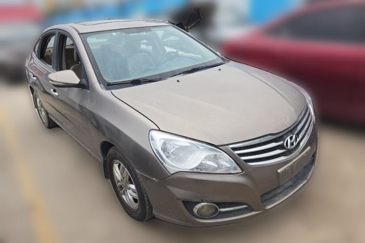 Used Hyundai Celesta 2011 1.6L Automatic Luxury Version Front Right 45 Deg