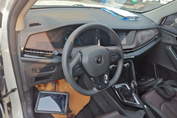 Used CHANGAN CS15 2019 1.5L Manual Entry-Level Version China VI Standard Center Console