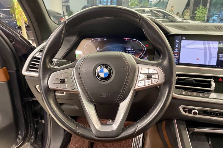 Used BMW X7 2021 xDrive40i Luxury Package with Premium Features
