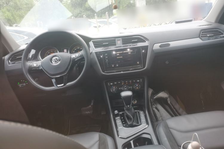 Used Volkswagen Tiguan L 2020 330TSI Automatic Two-Wheel Drive Smart Luxury Edition China VI Standard Center Console