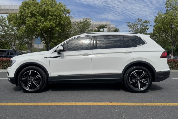 Used Volkswagen Tiguan L 2021 330TSI Automatic Two-Wheel Drive Smart Edition Exterior 4