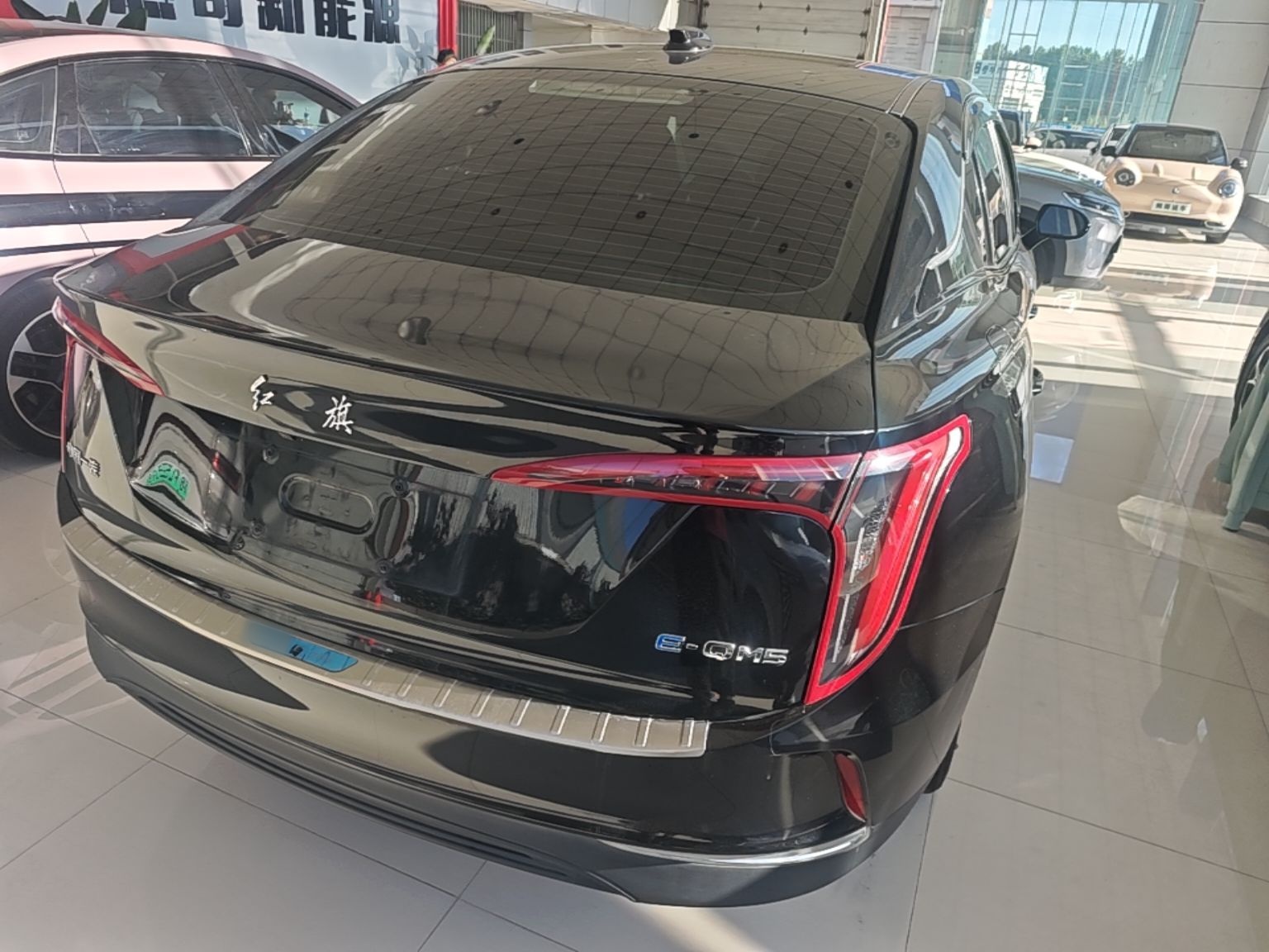 Hongqi E-QM5 2023 Base Travel Edition — снимка 6