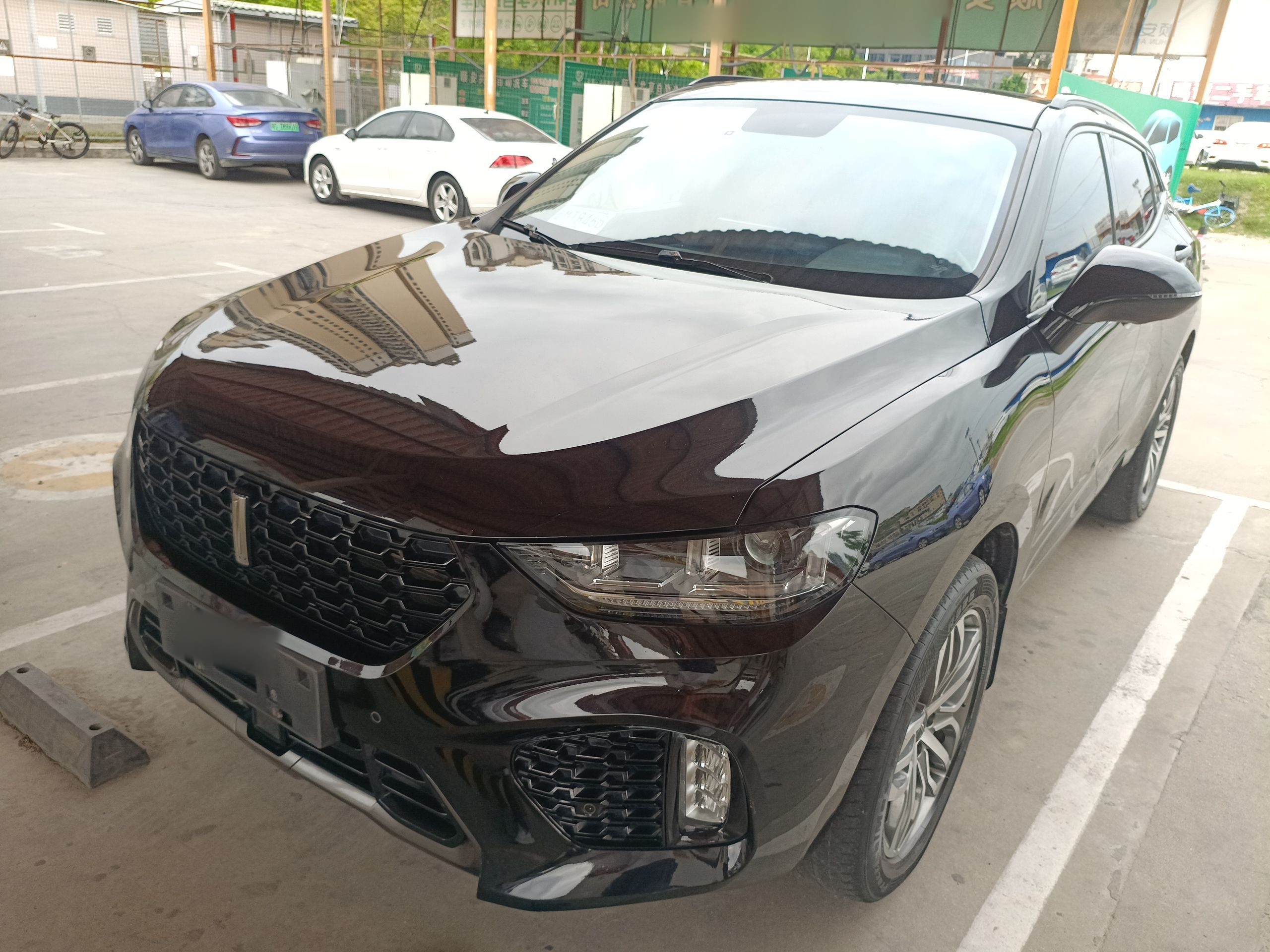 Под передней частью автомобиля