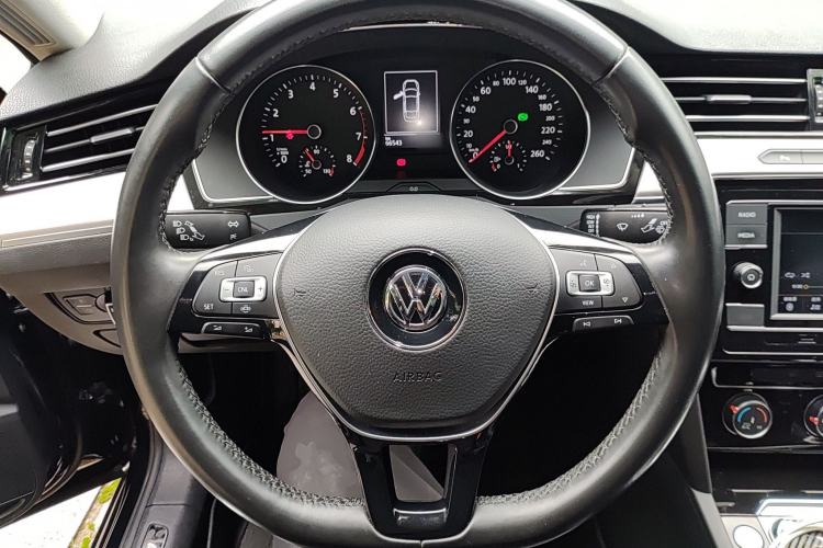 Used Volkswagen Magotan 2019 330TSI DSG Leading Model China VI Standard Steering Wheel