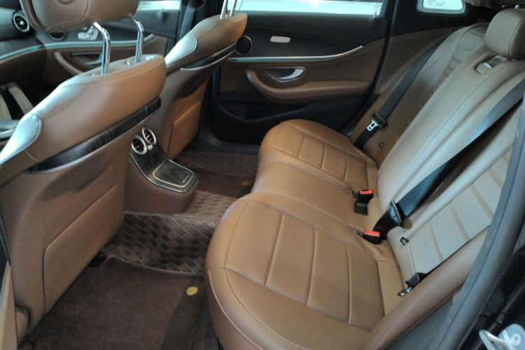 Used Mercedes-Benz E-Class New Energy 2022 Restyled E 350 e L Plug-in Hybrid Sports Sedan Left Rear Seat