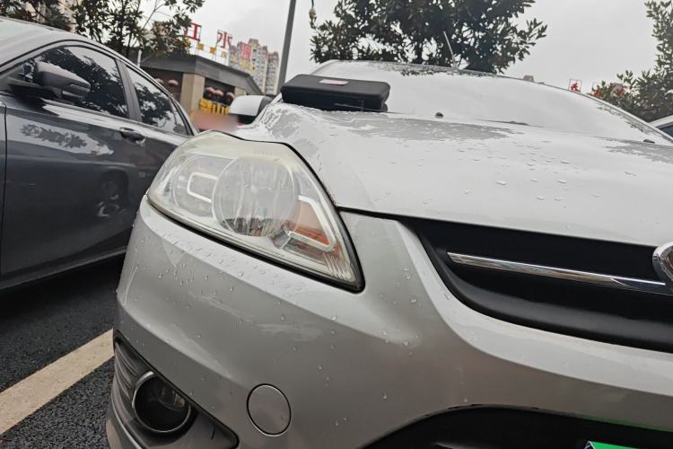 Used Ford Focus 2013 Sedan Classic 1.8L Manual Base Model