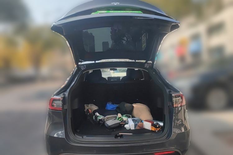 Used Tesla Model Y 2022 Long-Range All-Wheel-Drive Version Trunk