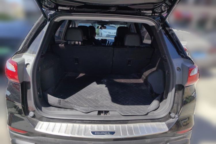 Used Chevrolet Equinox 2018 RS 550T Automatic All-Wheel-Drive Boundary Edition Trunk