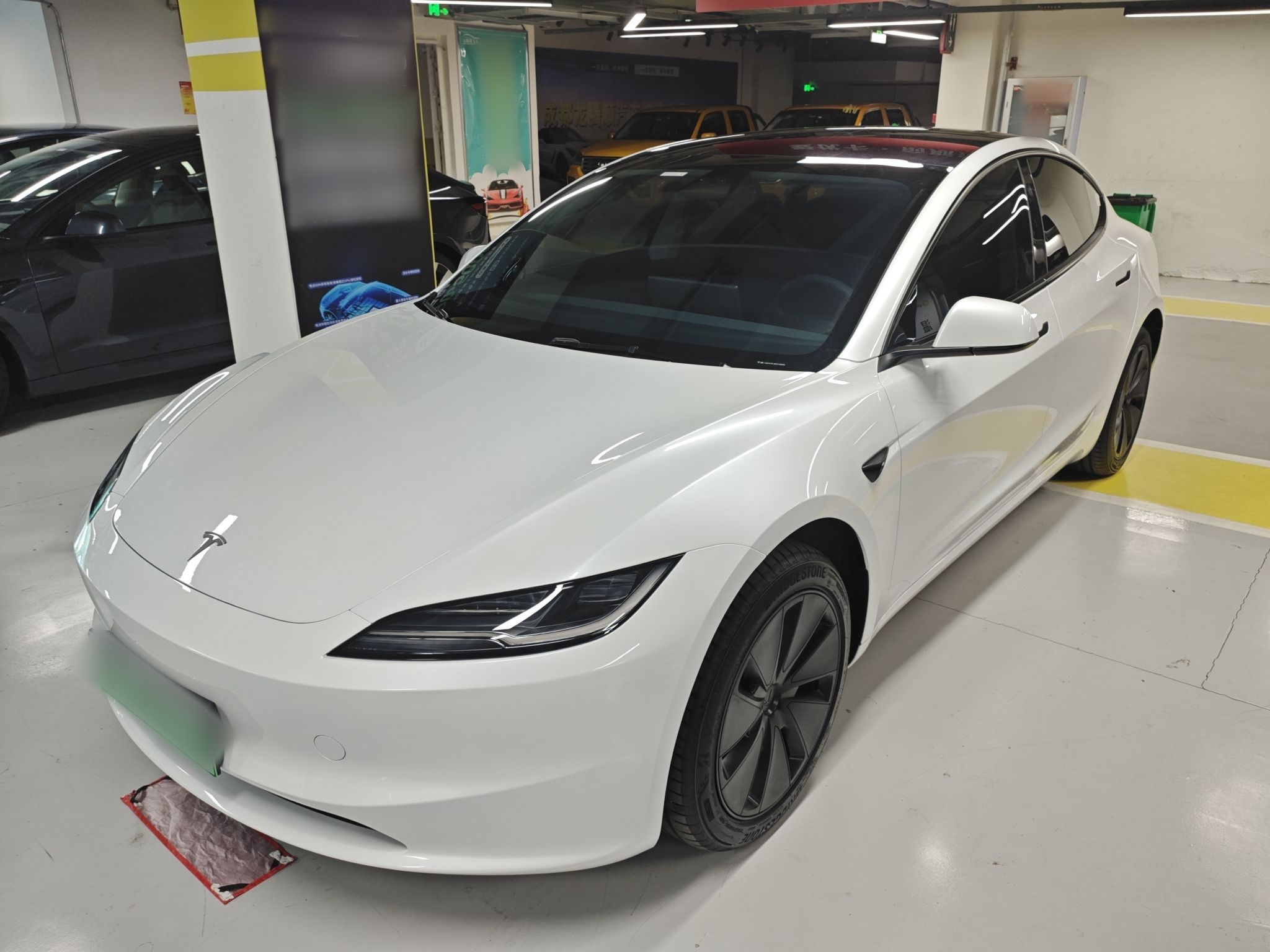 Под передней частью автомобиля