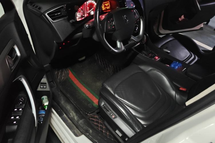 Used DS 5LS 2014 1.6T Luxury Edition THP160 Driver Seat