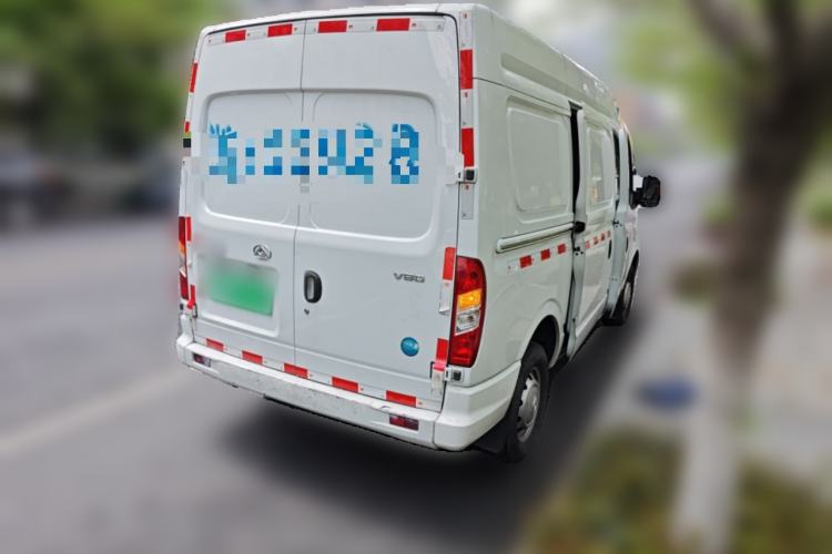 Used SAIC MAXUS Xintu V80 2021 2.0T Manual Classic City Delivery King Short Wheelbase Mid-Roof Design 3 Seats
