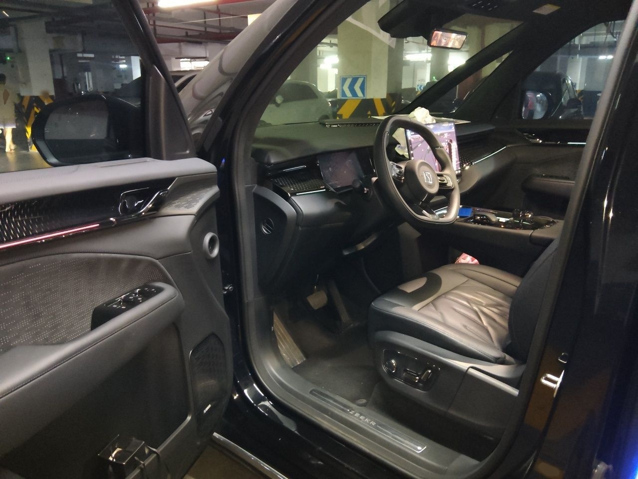 Zeekr 009 2024 Six-Seat Executive Version 4WD 108 kWh — снимка 19