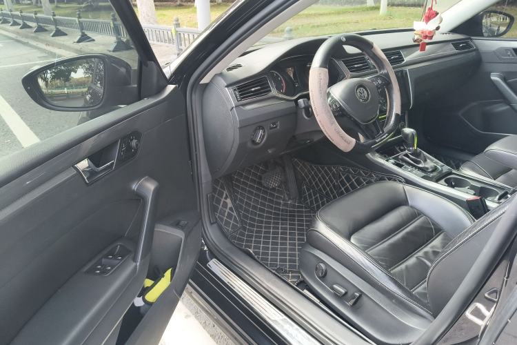 Used Volkswagen Passat 2017 330TSI DSG Luxury Edition
