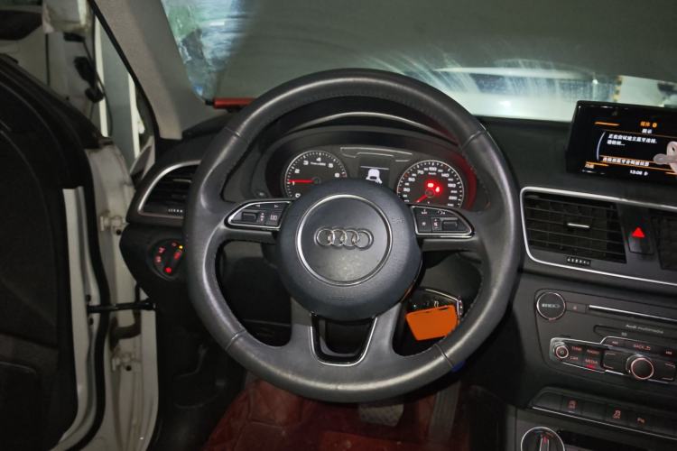 Used Audi Q3 2017 35 TFSI Fashion Model Steering Wheel