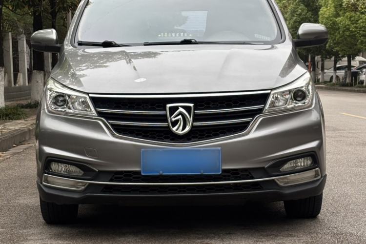 Used Baojun 730 2017 1.5T Manual Fashion Version 7 Seats China V Emission Standard
