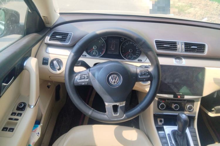 Used Volkswagen Magotan 2012 Revised Version 1.8TSI Leading Edition Steering Wheel