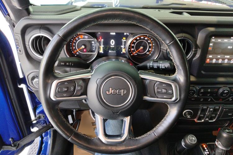 Used Jeep Wrangler 2019 2.0T Sahara Four-Door Brilliant Top Version China VI Emission Standard