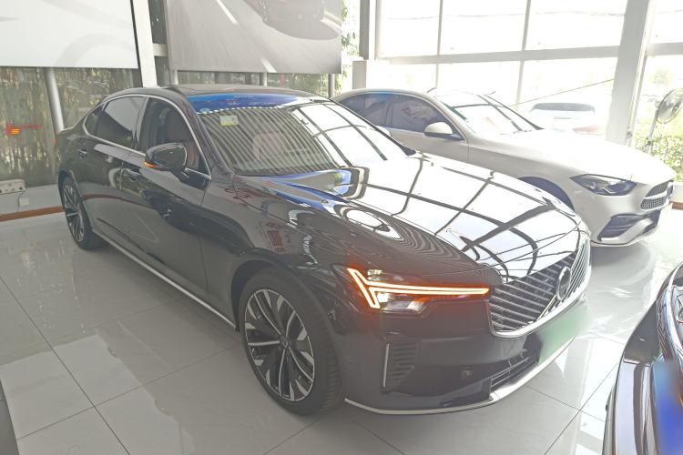 Used Volvo S90 2026 B5 Zhiyuan Luxury Edition Front Right 45 Deg