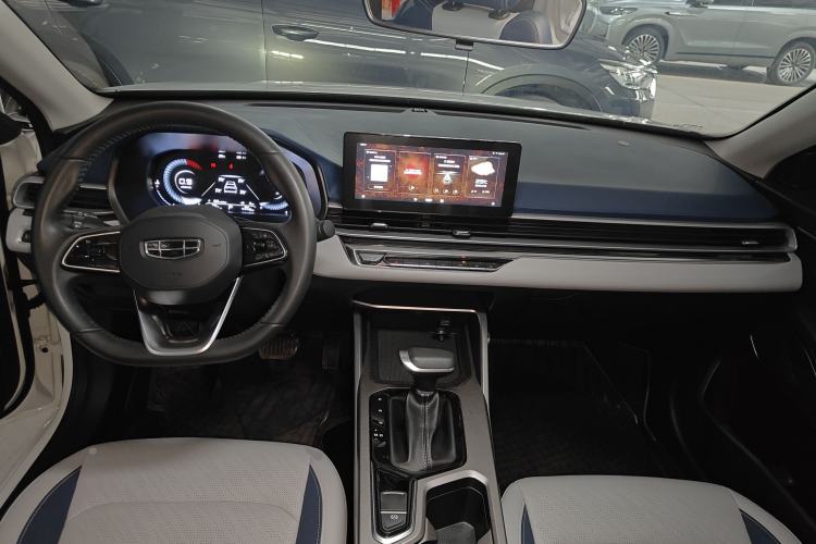 Used Geely Auto Emgrand 2022 4th Generation 1.5L CVT Flagship Model Center Console