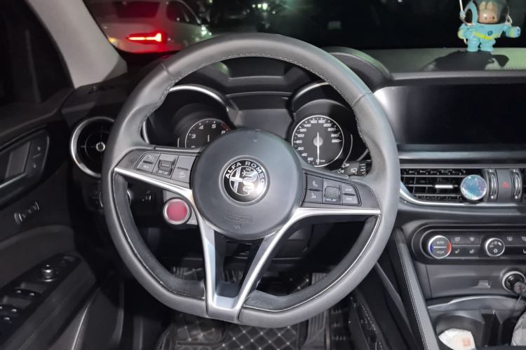 Used Alfa Romeo Stelvio 2017 2.0T 200HP Luxury Edition