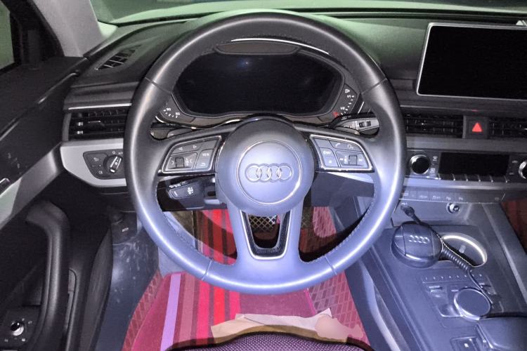 Used Audi A4L 2019 40 TFSI Fashion Edition China VI Emission Standard Steering Wheel
