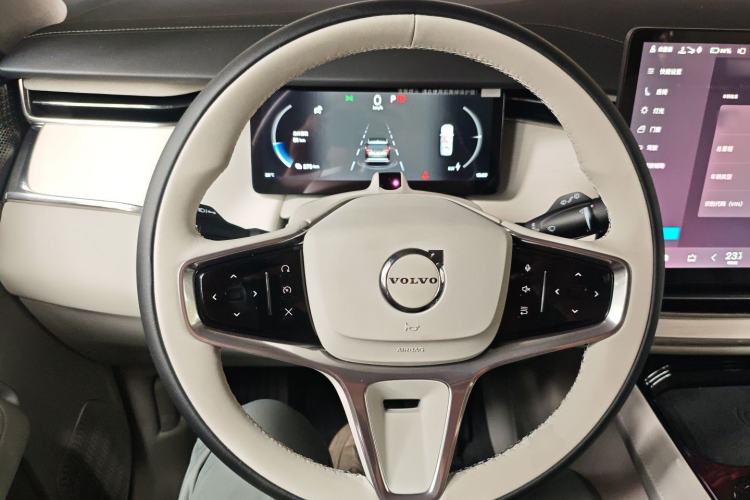 Used Volvo EM90 2025 Ultra Six-Seater Steering Wheel