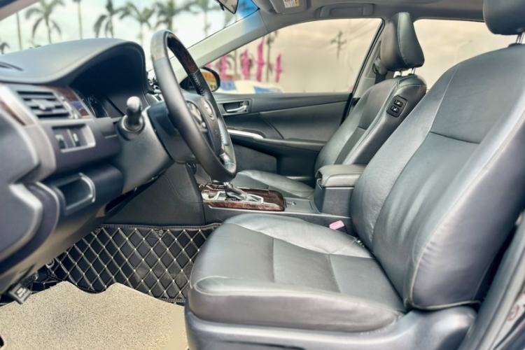 Used Toyota Camry 2016 2.0G 10th Anniversary Leading Edition Interior 2