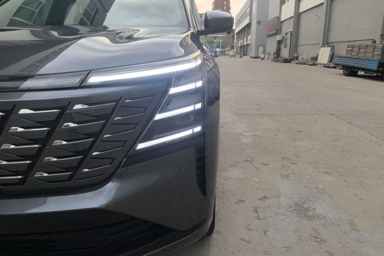 Used CHANGAN CS75 PLUS 2025 4th Generation UItra 2.0T New Blue Whale – Smart & Powerful Version Left Front Headlight