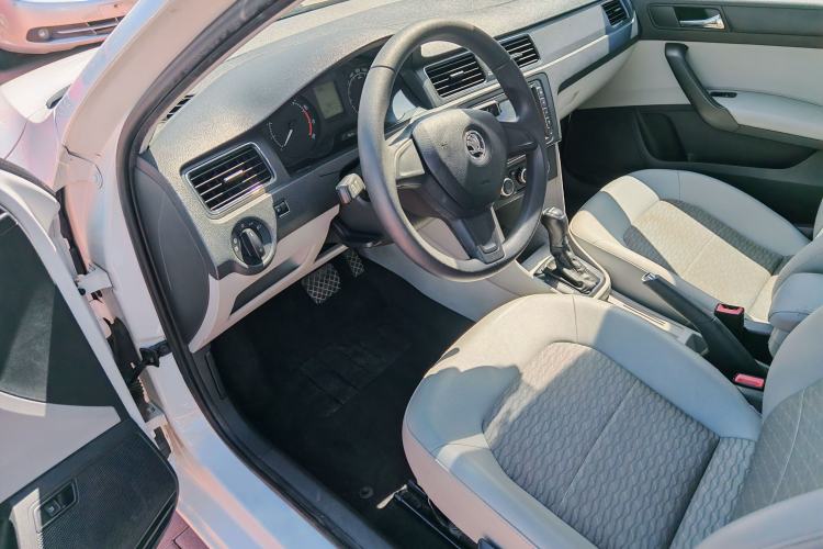 Used Skoda Rapid 2015 1.6L Automatic Smart Selection Model