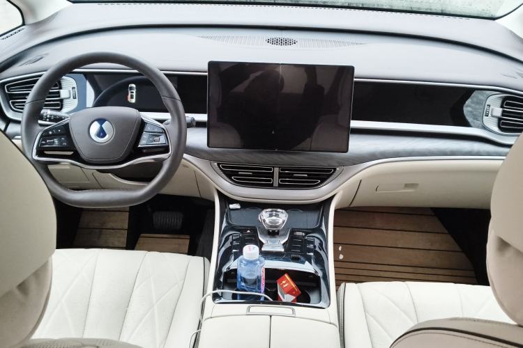 Used Denza D9 2024 DM-i 1050 Luxury Model Center Console