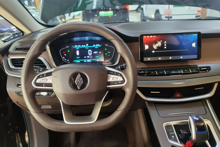 Used Livan Maple 80v L 2024 515 km Range 7 Seats Center Console