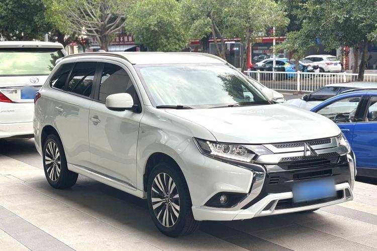 Used Mitsubishi Outlander 2020 2.0L Two-Wheel Drive Enjoyment Version 5 Seats
