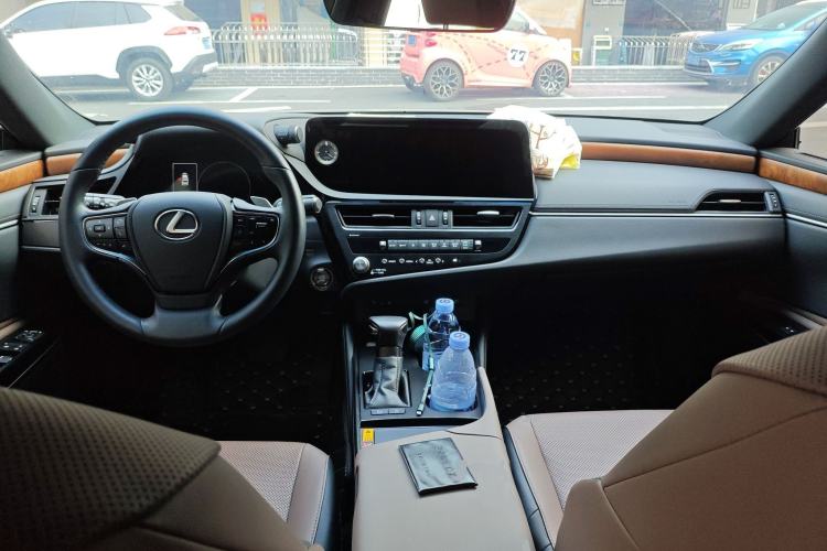 Used Lexus ES 2024 200 Premium Edition
